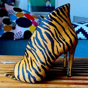 Aldo animal print open toe heels NEVER WORN